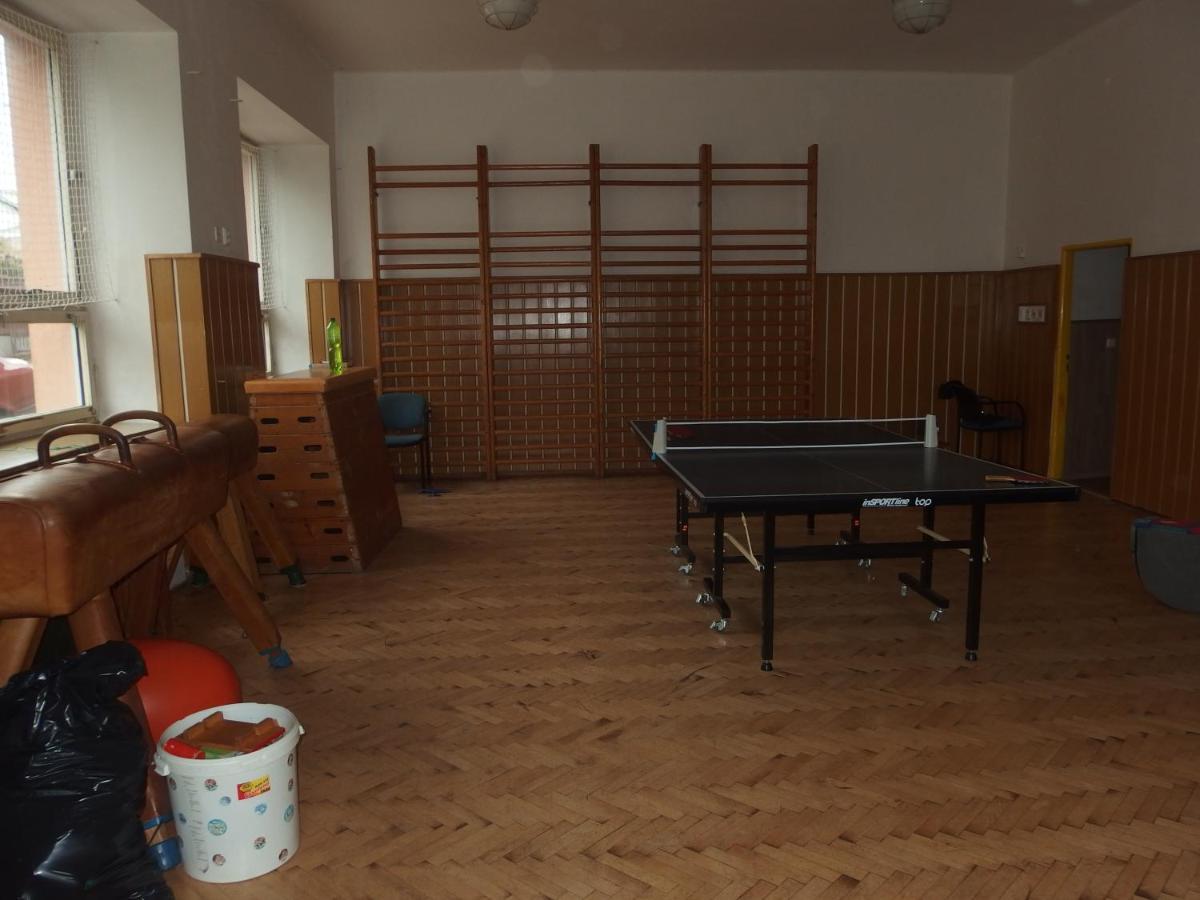 Apartmanovy Dum Obecna Skola Svetlik Exterior photo