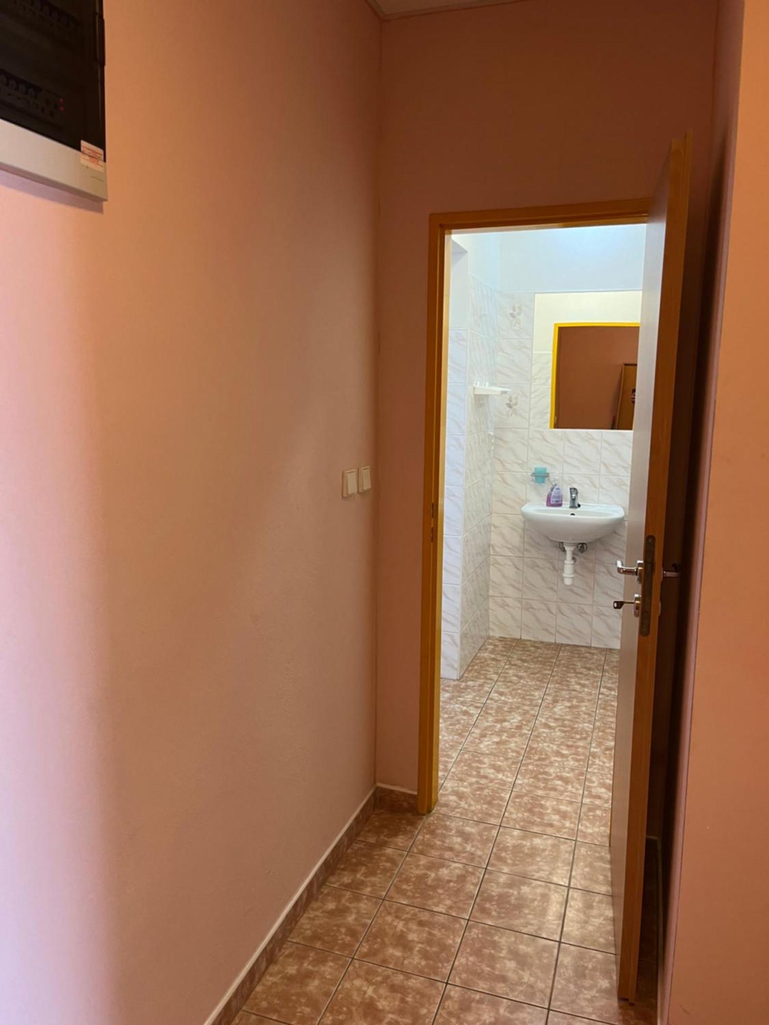 Apartmanovy Dum Obecna Skola Svetlik Exterior photo
