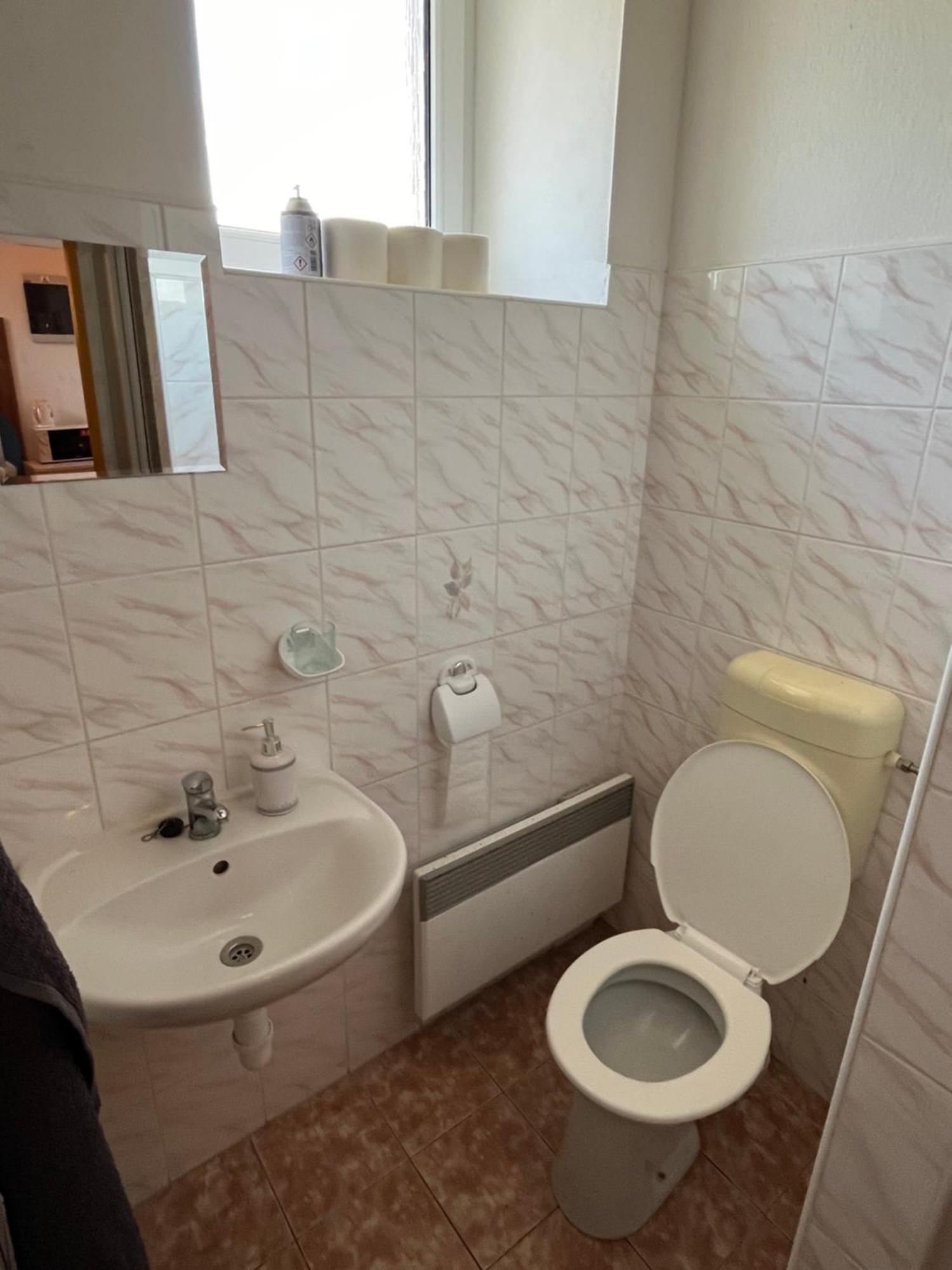 Apartmanovy Dum Obecna Skola Svetlik Exterior photo