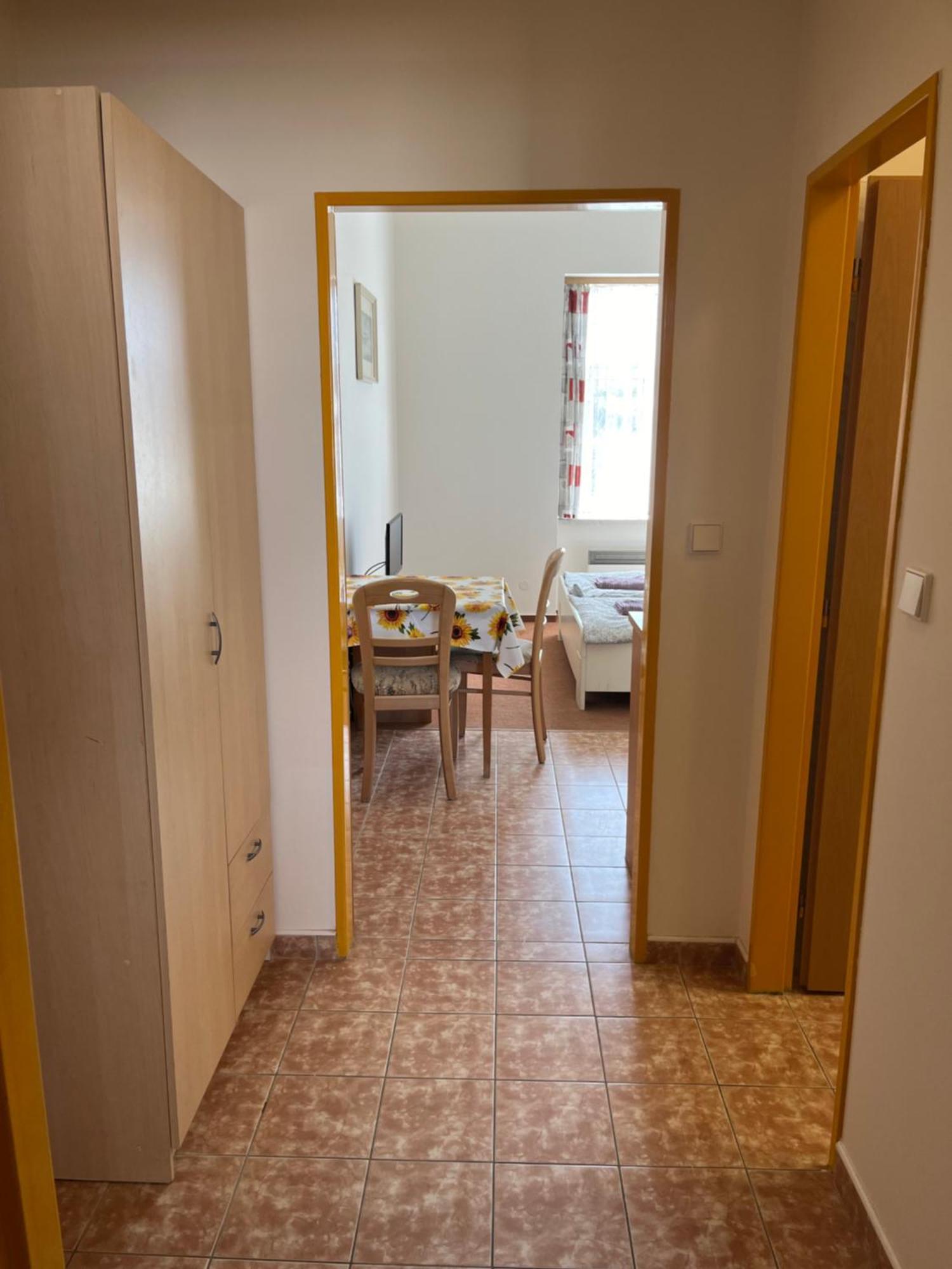 Apartmanovy Dum Obecna Skola Svetlik Exterior photo