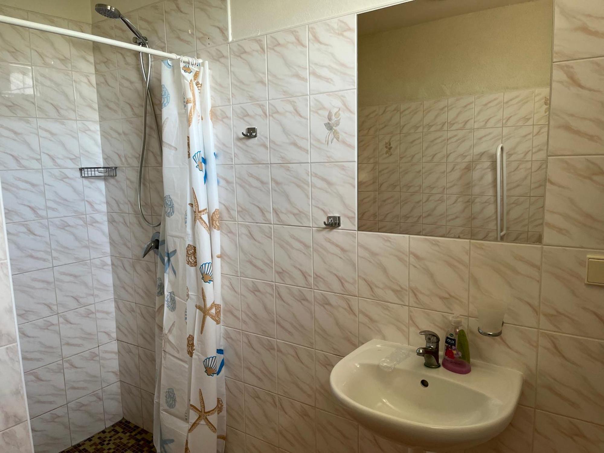 Apartmanovy Dum Obecna Skola Svetlik Exterior photo