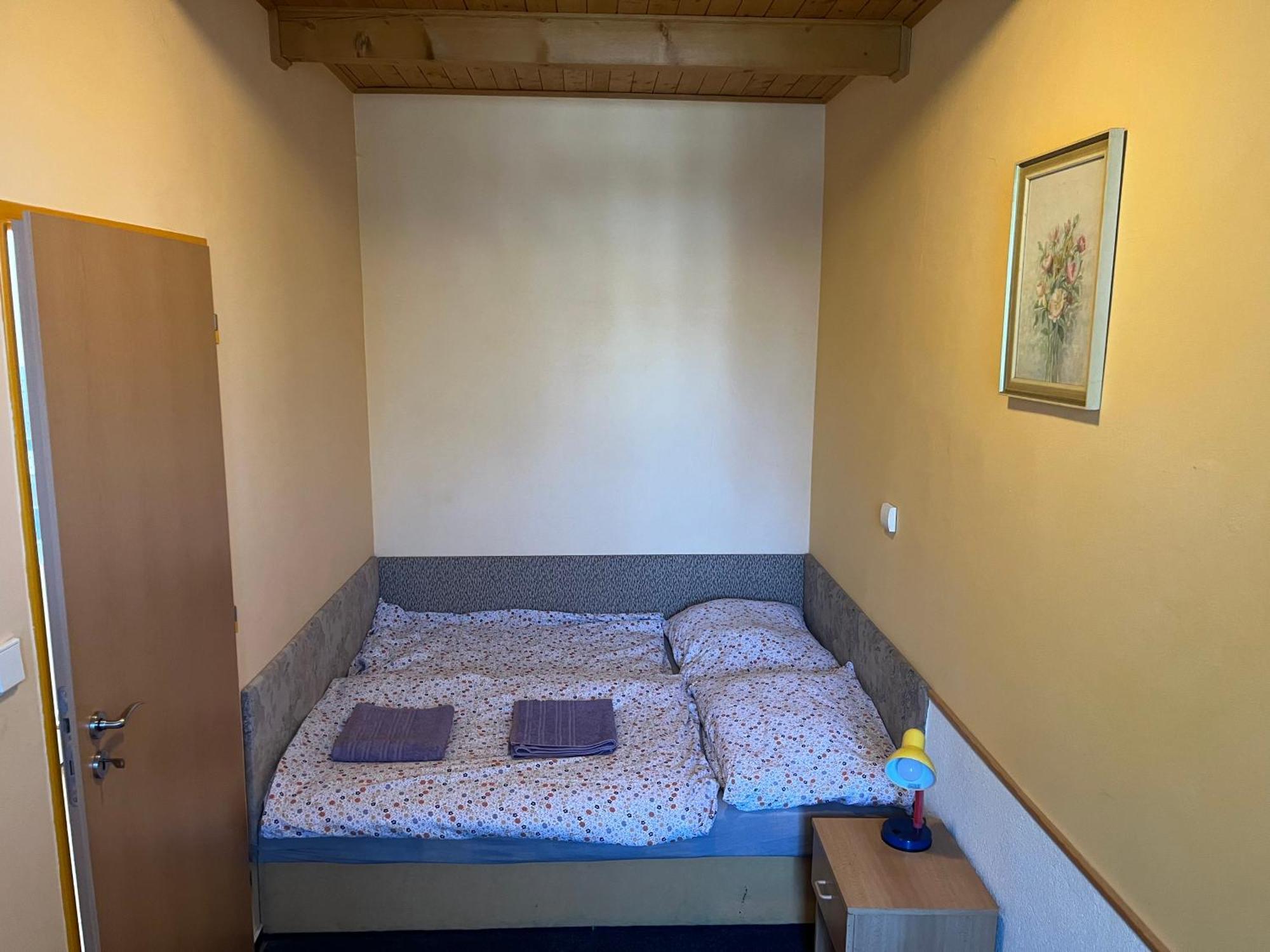 Apartmanovy Dum Obecna Skola Svetlik Exterior photo